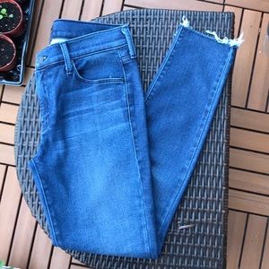 🆕 MOTHER JEANS  Size 28